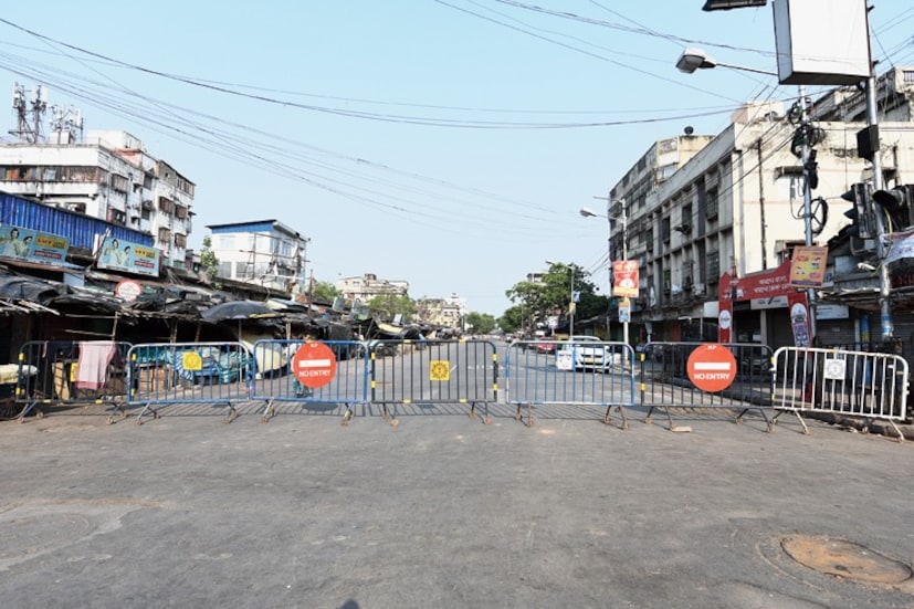 এই রাস্তাগুলি এরিয়ে চলার জন্যেই আগে থেকেই সর্তক করছে কলকাতা ট্রাফিক পুলিশ।