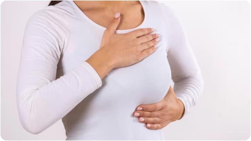 ভারতীয় মহিলাদের মধ্যে স্তন ক্যান্সারের আক্রমণাত্মক প্রকৃতি এবং খারাপ ফলাফলের কারণে, এই নীরব লক্ষণগুলি শনাক্ত করা অত্যন্ত গুরুত্বপূর্ণ। বৃহত্তর সচেতনতা, উন্নত স্ক্রিনিং সরঞ্জাম এবং সক্রিয় স্বাস্থ্য অভ্যাসের সূচকের সঙ্গে মিলিত হলে প্রাথমিক শনাক্তকরণ এবং আরও ভালভাবে বেঁচে থাকার সম্ভাবনা উল্লেখযোগ্যভাবে বৃদ্ধি পায়।