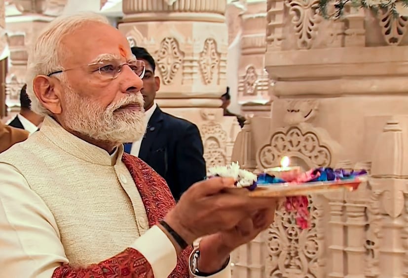 প্রধানমন্ত্রী রাম মন্দির প্রাঙ্গণের মধ্যে অবস্থিত সাতটি মন্দিরও পরিদর্শন করবেন আজ। পুজো ও দর্শনের পর, প্রধানমন্ত্রী মন্দির ও অযোধ্যার ইতিহাস ও নির্মাণ সম্পর্কিত আধ্যাত্মিক বার্তা সম্পর্কে জাতির উদ্দেশ্যে ভাষণ দেবেন আজ।