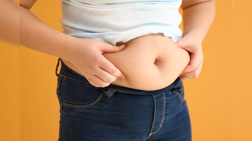 জীবনযাত্রার পরিবর্তনের সাথে ভিসারাল ফ্যাট ভালভাবে সাড়া দেয়। ৫-১০% ওজন কমানো অথবা এমনকি ২০-৩০ মিনিট দ্রুত হাঁটা বেশিরভাগ দিন প্রদাহ কমাতে পারে এবং হরমোনের ভারসাম্য পুনরুদ্ধার করতে পারে। খাবারের পরে হাঁটা, বেশি ফাইবার খাওয়া, পর্যাপ্ত ঘুমানো এবং প্যাকেটজাত খাবার কমানো সহজ অভ্যাসগুলি লক্ষণীয় পার্থক্য আনতে পারে।