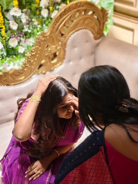 বিয়ের কোনও ছবি সোশ্যাল মিডিয়ায় পোস্ট করেননি তিনি৷ ফলে ভক্তদের মধ্যে কনের সাজে তাঁকে দেখার আগ্রহ ছিল৷ 