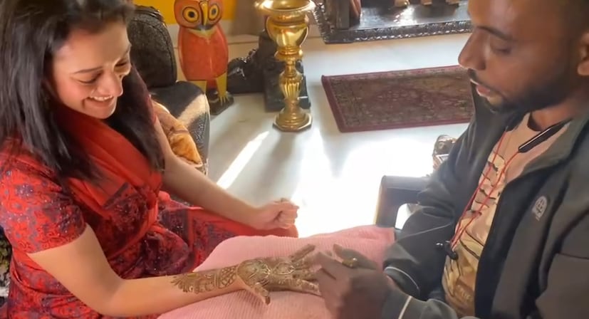 আজ সকাল থেকে শুরু হয়েছে বিয়ের তোড়জোড়৷ সরকার বাড়িতে হইচই কাণ্ড৷ 