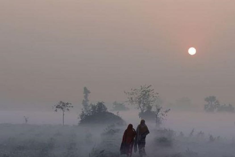 ইতিমধ্যেই স্বাভাবিক বা স্বাভাবিকের নিচে সর্বনিম্ন তাপমাত্রা। আগামী দু-তিন দিনে আরও তিন চার ডিগ্রি তাপমাত্রা কমতে পারে বলে ইঙ্গিত আবহাওয়া দফতরের।