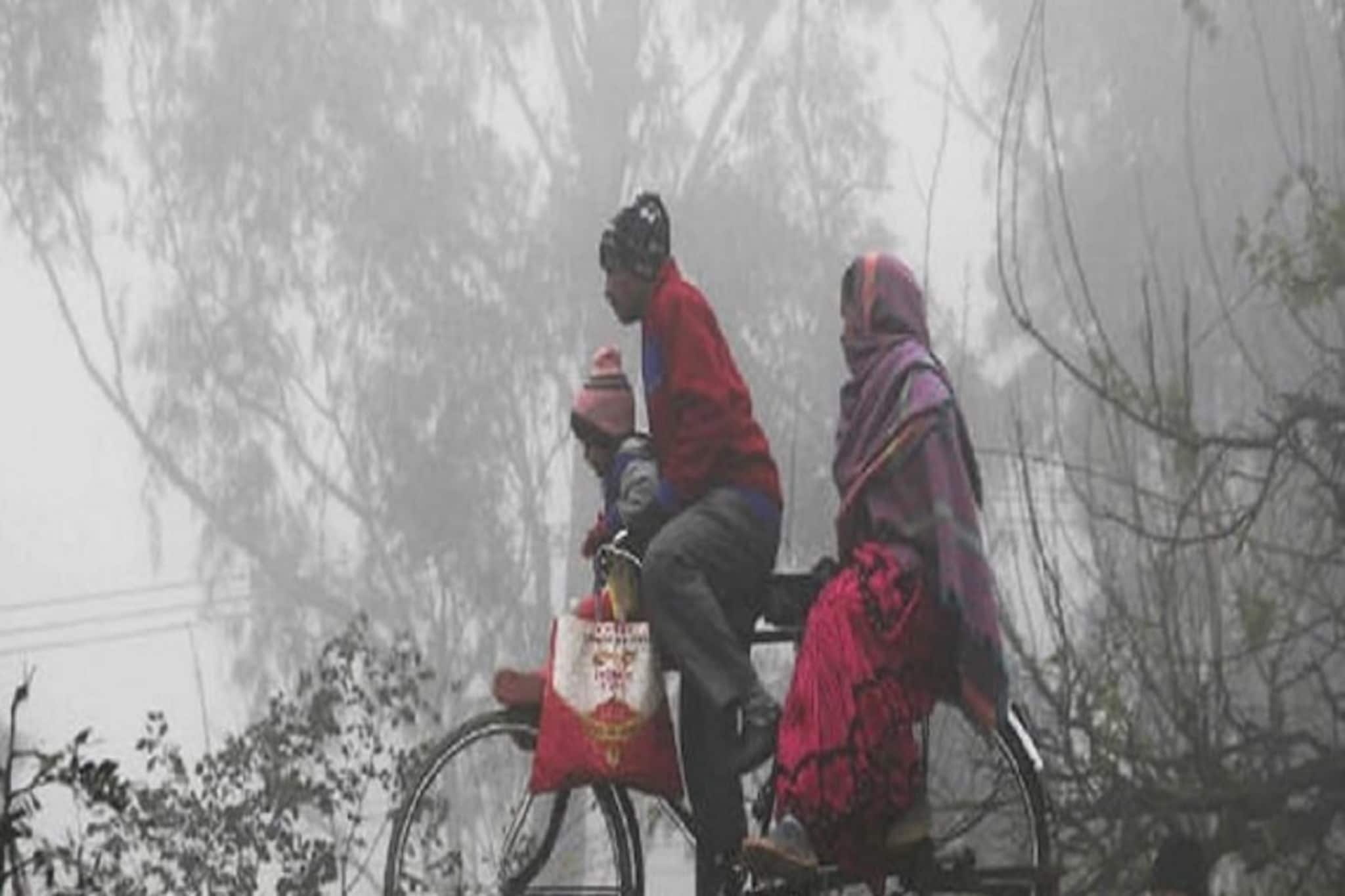 কলকাতায় হাড়কাঁপানো শীতের স্পেল শুরু...! একধাক্কায় নামল পারদ, আগামী ৭ দিন কাঁপুনি ধরাবে কলকাতায় হাড়কাঁপানো শীতের স্পেল শুরু...! একধাক্কায় নামল পারদ, আগামী ৭ দিন কাঁপুনি ধরাবে