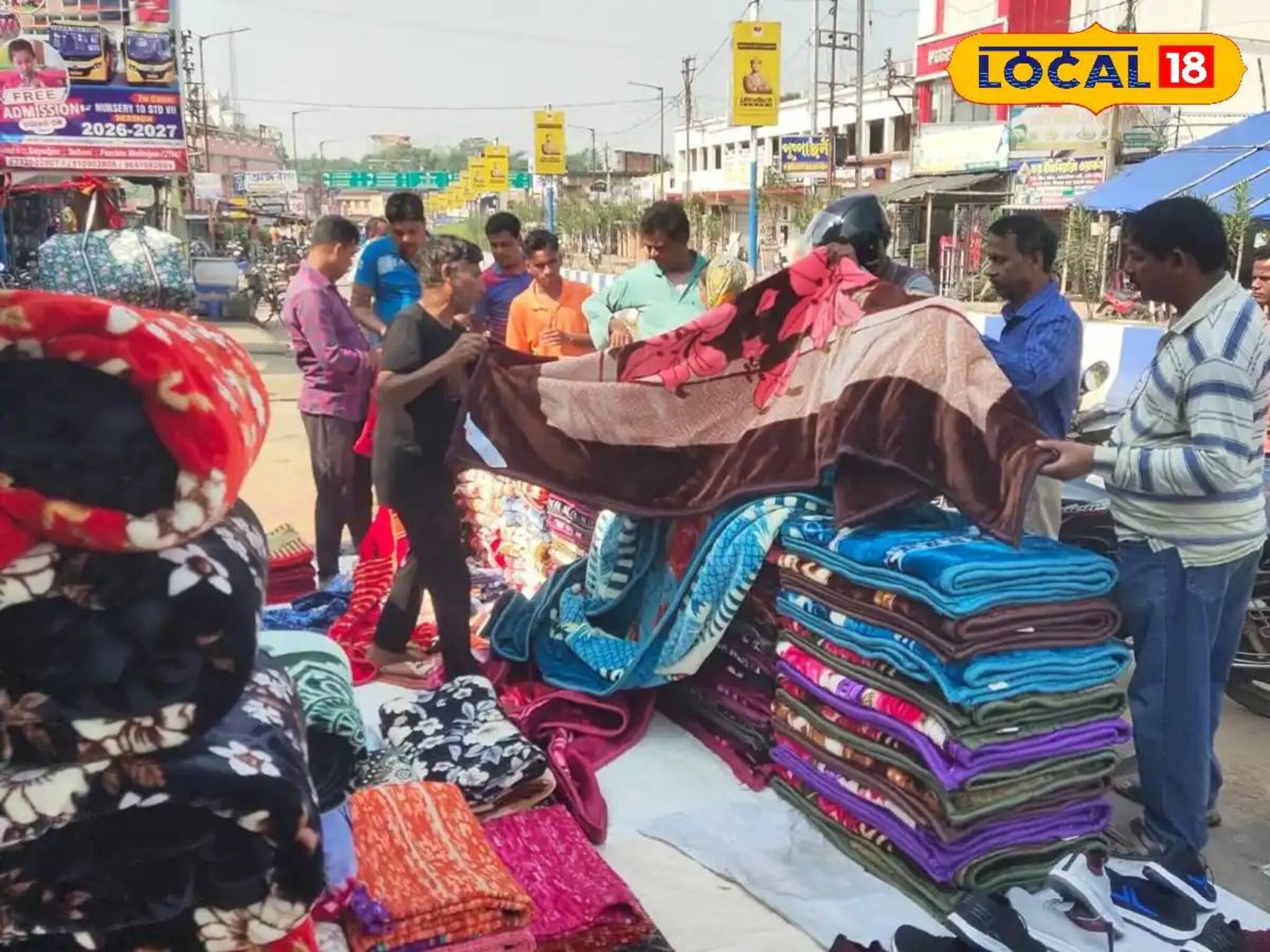 কাঁথা-কম্বলের দিন শেষ! শীতের বাজার কাঁপাচ্ছে রকমারি ব্ল্যাঙ্কেট