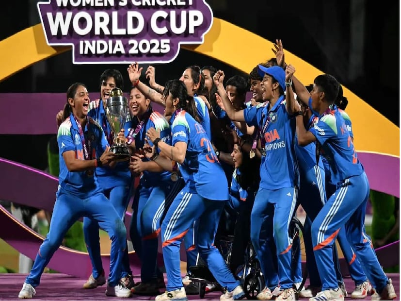  "আজকের জয় শুধু আজকের জয় নয়। এটা ২৫ বছরের, সম্ভবত তিন দশকের কাজ... এই কারণেই আমি এই মহিলা দলটিকে অসাধারণ বলে মনে করি।" ওঁরা সবকিছু ঠিক পথেই রেখেছে। যখন তুমি জিতবে, তখন তুমি সত্যিই উঁচুতে থাকবে, আর তবুও তুমি ড্রেসিংরুমে থাকা আগের প্রজন্মের ক্রিকেটারদের উদযাপন করার কথা মনে রাখবে।অশ্বিন আরও যোগ করেন, "ওরা সেই মুহূর্তেই এটা করেছিল, কেউ তোমাকে বলার পরে নয়৷"