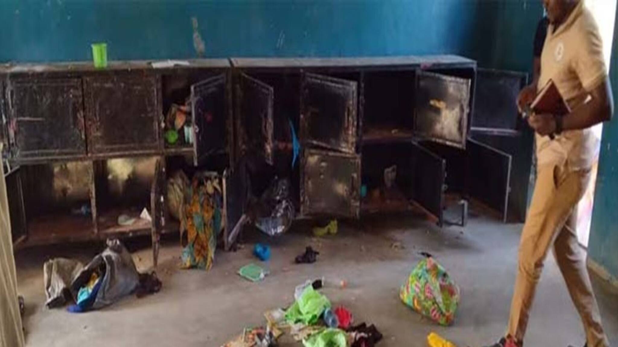 Nigeria Student kidnapping: ভয়ঙ্কর ঘটনা! স্কুলে ঢুকে ৩০০-র বেশি পড়ুয়া-শিক্ষিকাকে অপহরণ! আফ্রিকার দেশে ভয়াবহ হামলা, স্তম্ভিত বিশ্ব