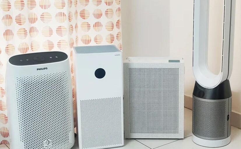 অনেকেই শ্বাসকষ্ট ও ফুসফুসের সংক্রমণে ভোগেন। আবার শীতকালে তাপমাত্রা কমার সঙ্গে সঙ্গে বায়ুদূষণের মাত্রাও ক্রমে বাড়তে থাকে। বাতাসে নানা ধরনের ছোট ছোট ধূলিকণার পরিমাণ ও উপস্থিতি বেড়ে যায়। সেই সূত্র ধরে ক্রমেই চাহিদা বাড়ছে এয়ার পিউরিফায়ারগুলির । এই পরিস্থিতিতে আপনি যদি একটু সস্তায় কোনও ভাল কোম্পানির এয়ার পিউরিফায়ার কিনতে চান ? দেখে নিন তালিকা...