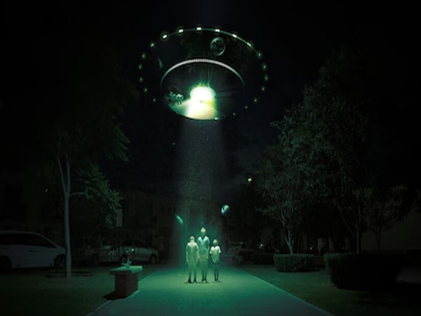 প্রামাণ্যচিত্রটির পরিচালক ড্যান ফারাহ আশা করছেন, এ চলচ্চিত্র আকাশে অজ্ঞাত উড়ন্ত বস্তু তথা ইউএফও সংক্রান্ত তথ্য-উদ্‌ঘাটনের আন্দোলনকে আরও এগিয়ে নেবে এবং কোনো এক মার্কিন প্রেসিডেন্টকে প্রকাশ্যে ভিনগ্রহে প্রাণের অস্তিত্ব স্বীকার করতে সাহস জোগাবে। নিউইয়র্ক পোস্টকে ড্যান ফারাহ বলেন, ‘আমার মনে হয়, এ চলচ্চিত্র আমাদের এক ভিন্ন জায়গায় নিয়ে এসেছে। এমন এক সুযোগ তৈরি করে দিয়েছে, যেখানে কোনো প্রেসিডেন্ট সহজভাবে মাইকের সামনে দাঁড়িয়ে পুরো মানবজাতিকে বলতে পারবেন—আমরা মহাবিশ্বে একা নই।’