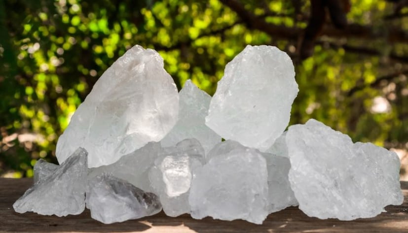 গুরুগ্রামের 9Muses Wellness Clinic-এর প্রতিষ্ঠাতা এবং সেলিব্রিটি কসমেটোলজিস্ট ডঃ গীতা গ্রেওয়াল তাঁর পরামর্শে বলেন, 