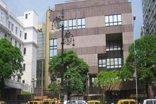 আমেরিকান সেন্টারের সামনে ছবি তোলার অভিযোগ, বাংলাদেশি সন্দেহে গ্রেফতার যুবক