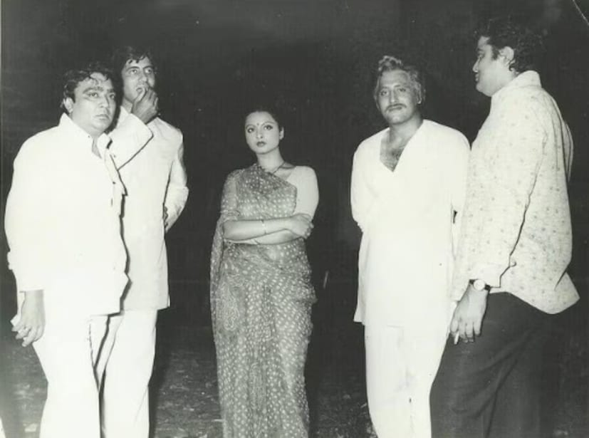 রাকেশ কুমারের সঙ্গে বন্ধুত্বের কারণেই অমিতাভ এই সিনেমাটিতে কাজ করতে রাজি হন। এর আগে তারা দুজনে একসাথে খুন পাসিনা এবং মিস্টার নটবরলালের মতো হিট সিনেমা উপহার দিয়েছিলেন।