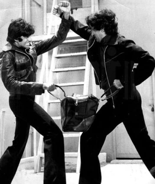 'দো অর দো পাঁচ' ছবিতে শশী কাপুর, হেমা মালিনী এবং পারভীন বাবিও অভিনয় করেছিলেন৷ সকলের অভিনয় ছিল নজরকাড়া৷ 