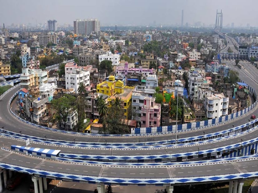 কলকাতা:সকালে কুয়াশা বা ধোঁয়াশা থাকবে, পরে আকাশ পরিষ্কার। আজ কলকাতার সর্বনিম্ন তাপমাত্রা ১৮.৭ ডিগ্রি সেলসিয়াস। গতকাল শহরের সর্বোচ্চ তাপমাত্রা ছিল ২৮.৩ ডিগ্রি। বাতাসে জলীয় বাষ্পের পরিমাণ ৫০ থেকে ৯২ শতাংশের মধ্যে।