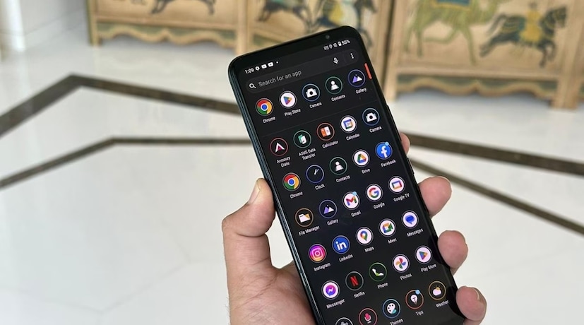 এর অর্থ হল বর্তমানে ব্যবহৃত বেশিরভাগ ডিভাইসই ঝুঁকিপূর্ণ। প্রভাবিত ব্র্যান্ডগুলির মধ্যে রয়েছে Samsung, OnePlus, Realme, Redmi, Xiaomi, Oppo, Vivo এবং Motorola। এই দুর্বলতাগুলি মূলত Qualcomm, MediaTek, Nvidia, Broadcom এবং Unisoc-এর মতো কোম্পানিগুলির দ্বারা নির্মিত চিপসেটের সঙ্গে সম্পর্কিত।