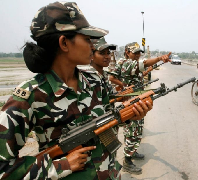 শর্ট সার্ভিস কমিশন (SSC) – মহিলা অফিসারশর্ট সার্ভিস কমিশন স্কিমের অধীনে, দুটি বিভাগে অফিসার নিয়োগ করা হয়: টেকনিক্যাল এবং নন-টেকনিক্যাল। নন-টেকনিক্যাল মহিলা স্নাতকদের জন্য বয়সসীমা ১৯ থেকে ২৫ বছর, যেখানে ইঞ্জিনিয়ারিংয়ে টেকনিক্যাল মহিলা স্নাতকদের জন্য বয়সসীমা ২০ থেকে ২৭ বছর।
