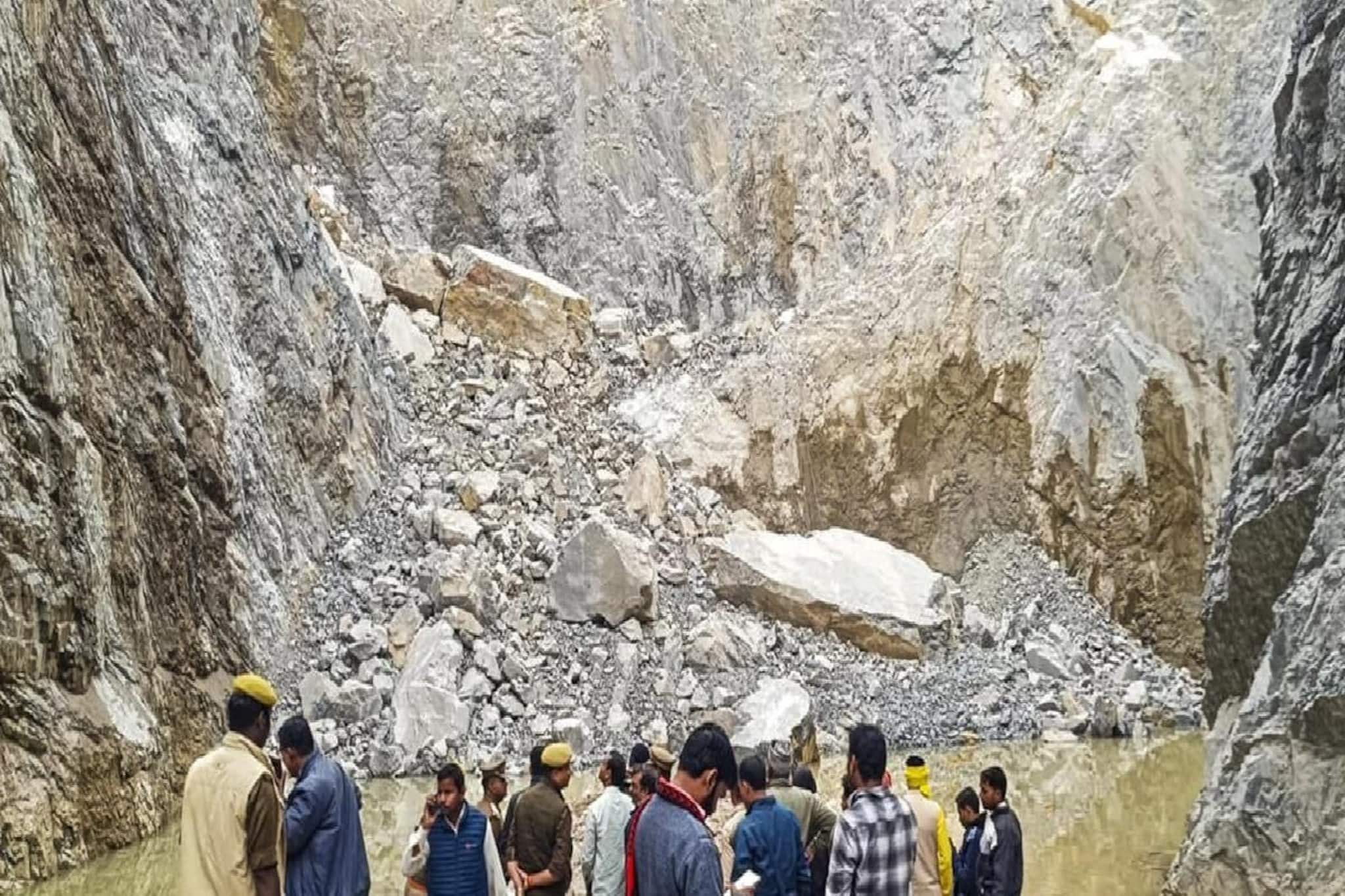 অন্ডালের খাস কাজোড়ায় খনি লাগোয়া এলাকায় ধস অন্ডালের খাস কাজোড়ায় খনি লাগোয়া এলাকায় ধস