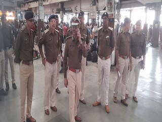 কড়া নিরাপত্তা হাওড়া, শিয়ালদহ স্টেশনে