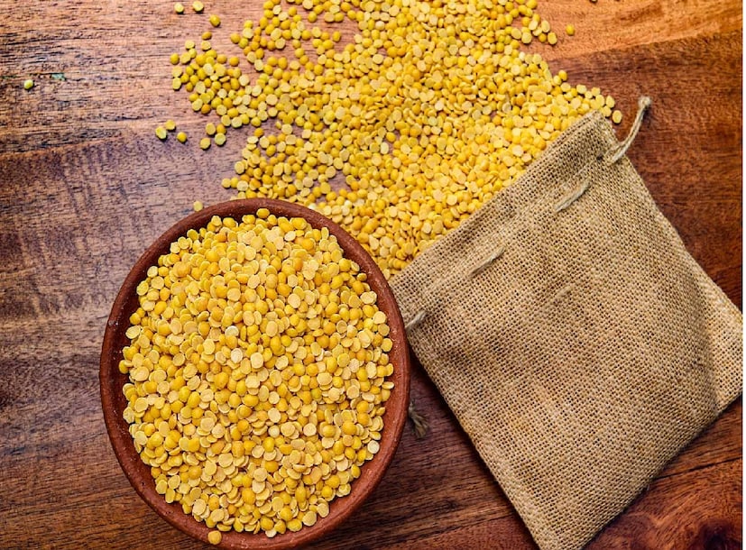 বাঙালি বাড়িতে অড়হড় ডাল বা তুর ডালের কদর-ই আলাদা! এই ডালে প্রোটিন, আয়রন, ফাইবার, ভিটামিন, ক্যালশিয়াম, ম্যাগনেশিয়াম এবং পটাশিয়াম-সহ আরও নানা পুষ্টিকর উপাদান থাকে। অড়হড় ডাল শক্তি বাড়ায়, রক্তাল্পতা কমায়। কিন্তু এত উপকার থাকা সত্ত্বেও মাথায় রাখতে হবে, এই ডাল সবার জন্য নয়! কারা অড়হড় ডাল খাবেন না?