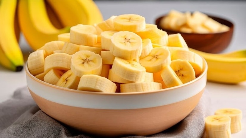 একাধিক পুষ্টিগুণে ভরপুর কলাতেও ভিটামিন-B12 রয়েছে প্রচুর পরিমাণে। তাই কলা যেকোনও বয়সীদের স্বাস্থ্যের জন্য দারুণ উপকারী।