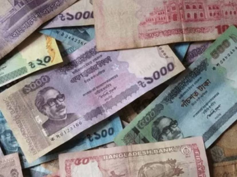 কিন্তু এই মুহূর্তে কোথায় গিয়ে দাঁড়িয়েছে দুই দেশের টাকার দামের ফারাক? জানলে অবাক হবেন নিশ্চিত! চলুন আজ এই প্রতিবেদনে একবার জেনে নেওয়া যাক বাংলাদেশের ১ লক্ষ টাকা আজ ভারতে আনলে, তার দাম কত হতে পারে?
