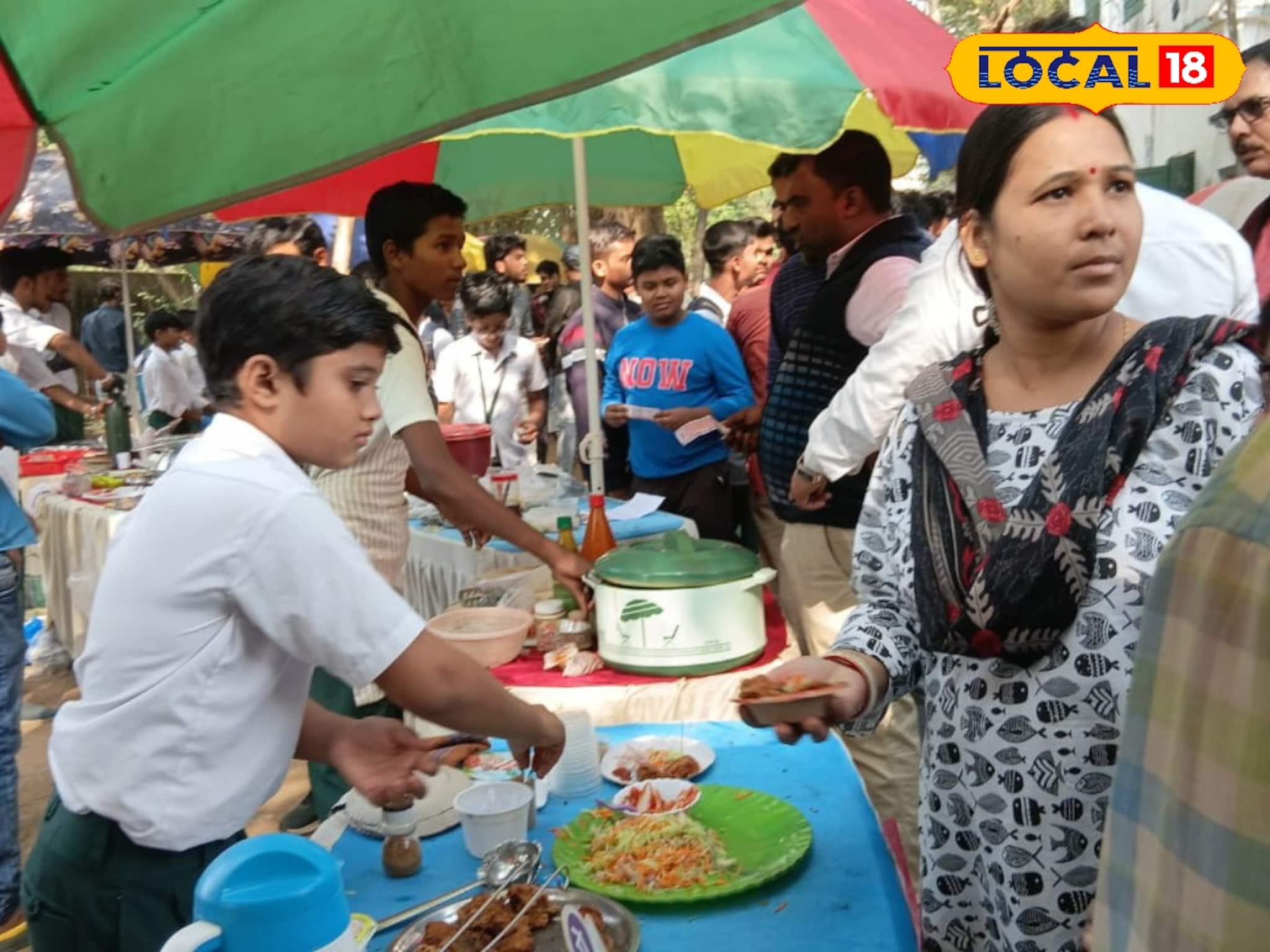 স্কুল নয় যেন ছোট্ট ফুড মার্কেট, পড়ুয়ারা হাতেকলমে শিখল বিজনেস পলিসি! চিকেন ফুচকায় লাভ ১৪০ টাকা