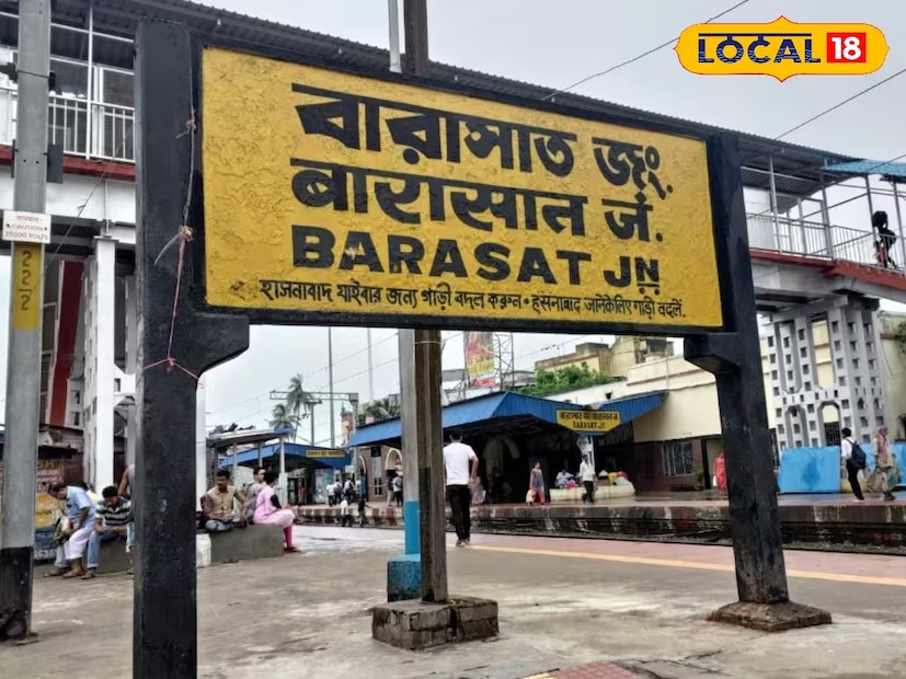 পরিবারকে ফিরে পেতে একাধিকবার থানায় অভিযোগ করেছেন তিনি, এমনকি শ্বশুরবাড়িতেও গিয়েছেন বারবার, তবু কোনও ফল মেলেনি। শেষমেশ বুধবার সকালে অশ্বিনী পল্লীতে শ্বশুরবাড়ির সামনে বসে পড়েন ধর্নায়। ঘটনায় ব্যাপক চাঞ্চল্য ছড়ায় এলাকায়। বেচারামের দাবি, স্ত্রী মাঝেমধ্যেই বাপের বাড়ি চলে আসে নিজের সংসার ছেড়ে। তা নিয়েই তৈরি হয় সমস্যা।