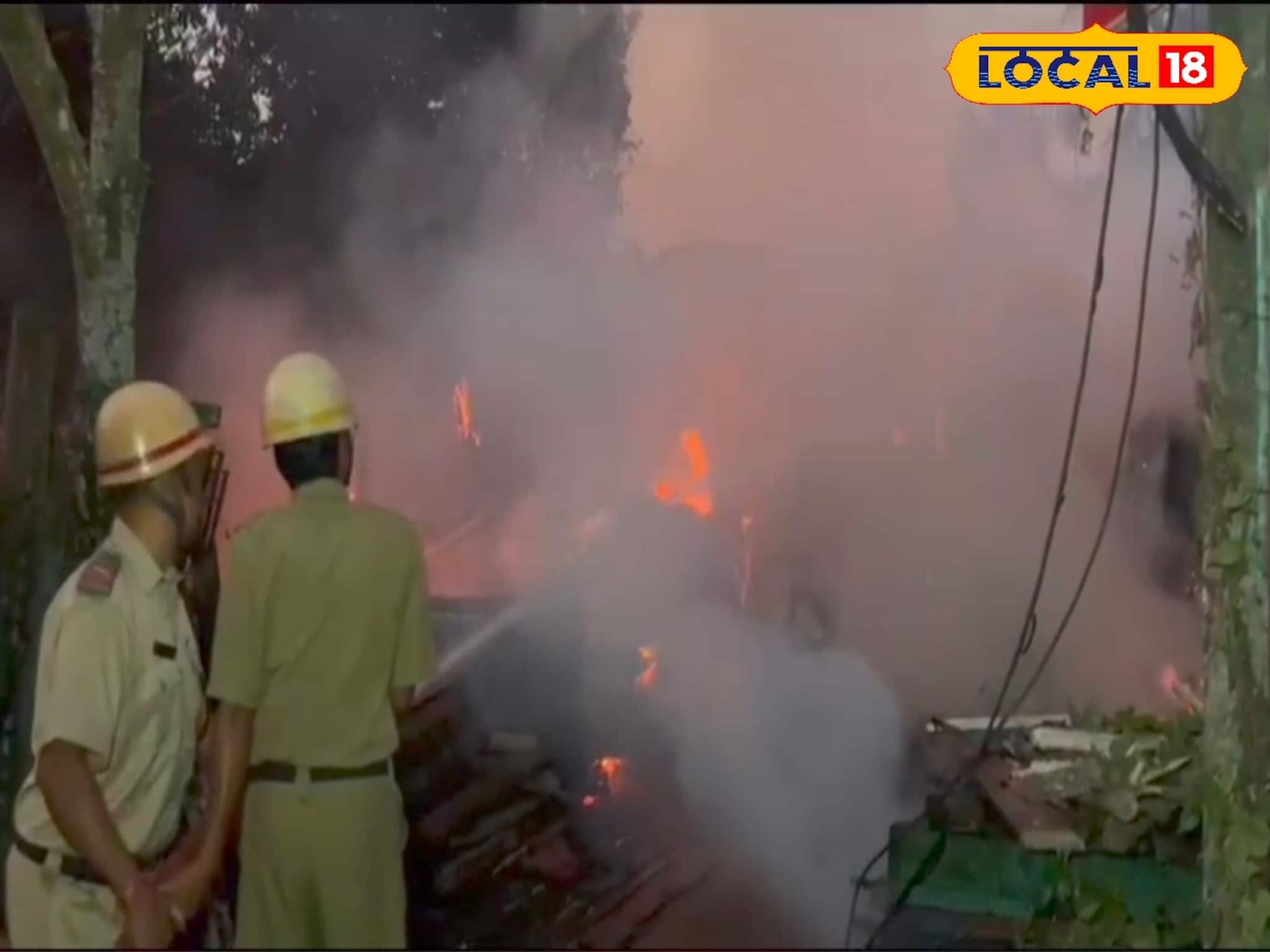 ছাই হয়ে গেল কাঠের তিনটি দোকান, বারুইপুরে গ্যাস সিলিন্ডার ফেটে বিধ্বংসী আগুন