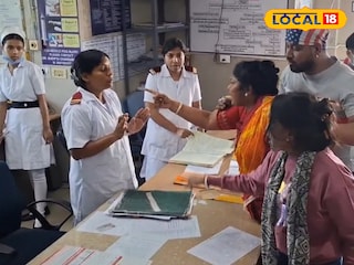 হাসপাতালে নার্সদের সঙ্গে বচসা হাসপাতালে নার্সদের সঙ্গে বচসা