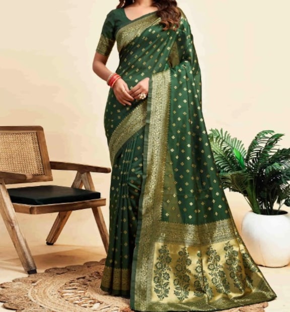 ৫. পোড়ানোর মাধ্যমে পরীক্ষাসন্দেহ থাকলে, জরির একটি ছোট টুকরো পুড়িয়ে দেখুন। আসল জরি পুড়ে ছাই হয়ে যায়, আর নকল জরি প্লাস্টিকের মতো গলে যায়।