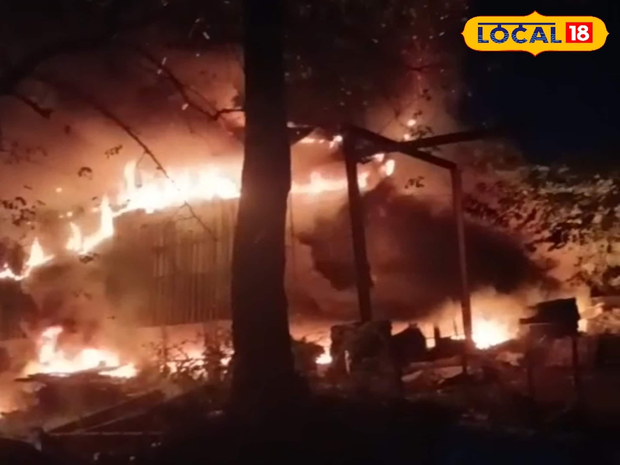 বিধ্বংসী আগুনে পুড়ে ছাই কারখানা, নিয়ন্ত্রণে আনতে হিমশিম খেল দমকল