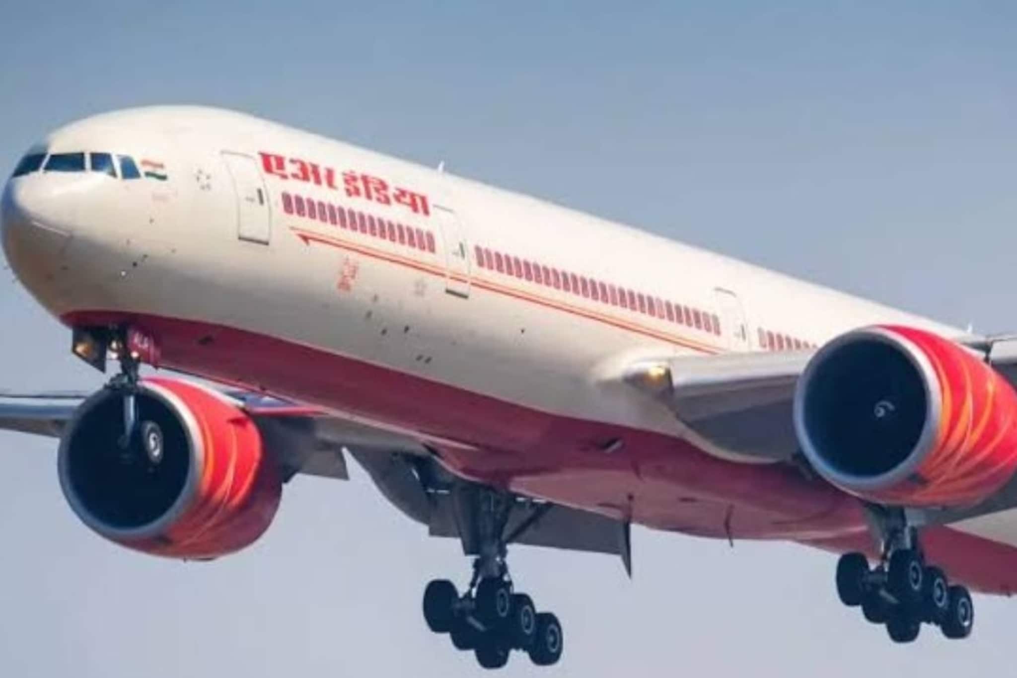 দিল্লি-ভ্যাঙ্কুভার বিমানের জরুরি অবতরণ কলকাতায়, অসুস্থ যাত্রীকে হাসপাতালে মৃত ঘোষণা