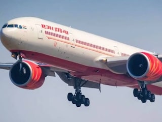 তড়িঘড়ি বিমানটিকে জরুরি অবতরণ করানো হয় কলকাতা বিমানবন্দরে