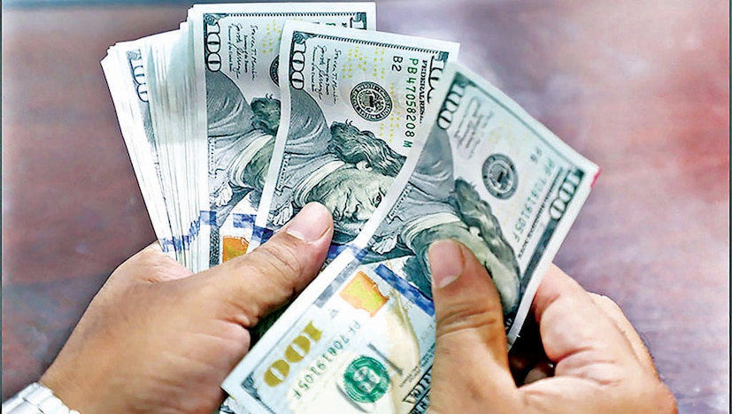 মার্কিন মুদ্রাকে বিশ্বের সবচেয়ে শক্তিশালী মুদ্রাগুলির মধ্যে একটি হিসেবে বিবেচনা করা হয়। বর্তমানে, ১ মার্কিন ডলারের মূল্য প্রায় ৮৮.৬৩ ভারতীয় টাকা। তবে, ভারতে লেনদেন এবং মুদ্রা বিনিময়ের পরে, এর মূল্য সামান্য পরিবর্তিত হয়।