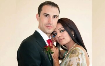 "জীবন সবকিছু ছিনিয়ে নিল কিন্তু সেনাকর্মীর মেয়ে,হার মানব না!" পোস্টে লিখলেন নায়িকা