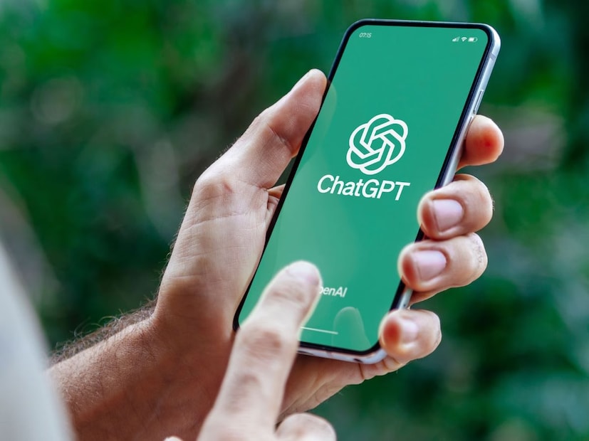 OpenAI তাদের ভারতীয় ইউজারদের জন্য সুখবর নিয়ে এসেছে। ৪ নভেম্বর, ২০২৫ থেকে OpenAI-এর নতুন এবং সবচেয়ে সাশ্রয়ী মূল্যের সাবস্ক্রিপশন ChatGPT Go ভারত জুড়ে বিনামূল্যে পাওয়া যাচ্ছে। সবচেয়ে ভাল দিক হল এই বিনামূল্যের পরিষেবাটি পুরো এক বছরের জন্য উপলব্ধ থাকবে। এর অর্থ হল ChatGPT Go-এর সমস্ত আশ্চর্যজনক ফিচার বিনামূল্যে উপভোগ করা যাবে, যার জন্য আগে টাকা খরচ করতে হত। OpenAI তাদের ভারতীয় ইউজারদের জন্য সুখবর নিয়ে এসেছে। ৪ নভেম্বর, ২০২৫ থেকে OpenAI-এর নতুন এবং সবচেয়ে সাশ্রয়ী মূল্যের সাবস্ক্রিপশন ChatGPT Go ভারত জুড়ে বিনামূল্যে পাওয়া যাচ্ছে। সবচেয়ে ভাল দিক হল এই বিনামূল্যের পরিষেবাটি পুরো এক বছরের জন্য উপলব্ধ থাকবে। এর অর্থ হল ChatGPT Go-এর সমস্ত আশ্চর্যজনক ফিচার বিনামূল্যে উপভোগ করা যাবে, যার জন্য আগে টাকা খরচ করতে হত।