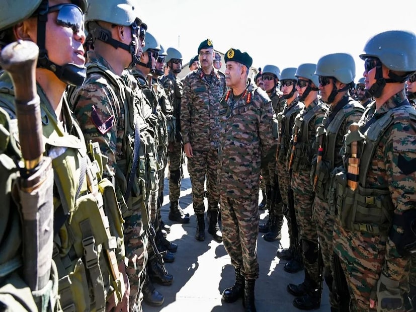 সম্প্রতি দিল্লিতে লালকেল্লার কাছে গাড়ি বিস্ফোরণের পর এই বৈঠকের গুরুত্ব আরও বৃদ্ধি পেয়েছে বলে মনে করা হচ্ছে। ভারত–বাংলাদেশ (India-Bangladesh) সম্পর্কের সাম্প্রতিক টানাপোড়েনের পর থেকে এই সরু করিডোরে অনুপ্রবেশ, পাচার ও নাশকতার আশঙ্কা বাড়ায় সীমান্তে নজরদারি ও টহল আরও জোরদার করার সিদ্ধান্ত হয়েছে। 