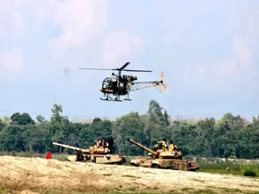 ওই বৈঠকে 'চিকেনস নেকে'র নিরাপত্তা ও সীমান্ত এলাকায় নজরদারি দ্বিগুন করতে বলা হয়েছে বলে বৈঠক সূত্রে জানা গিয়েছে। বিশেষ করে এসআইআর লাগু হওয়ার পর ভারতে অনুপ্রবেশকারীদের রোধ করতে ও সন্ত্রাসবাদী গতিবিধির উপর কড়া নজর রাখতেই এই বৈঠক গুরুত্বপূর্ণ বলে মনে করা হচ্ছে। 