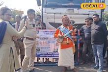 Civic Volunteer: বাউল বেশে সিভিক ভলান্টিয়ার, ধরলেন সাড়া ফেলে দেওয়া গান! মন ভাল করা ব্যতিক্রমী দৃশ্য বীরভূমের রাস্তায়