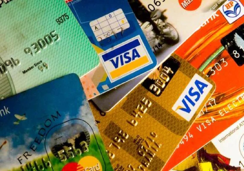 এই পরিবর্তনগুলির মূল লক্ষ্য হল ক্রেডিট কার্ড গ্রাহকদের অপ্রয়োজনীয় ফি ও জরিমানার বোঝা থেকে মুক্ত রাখা এবং আর্থিক নিরাপত্তা জোরদার করা।