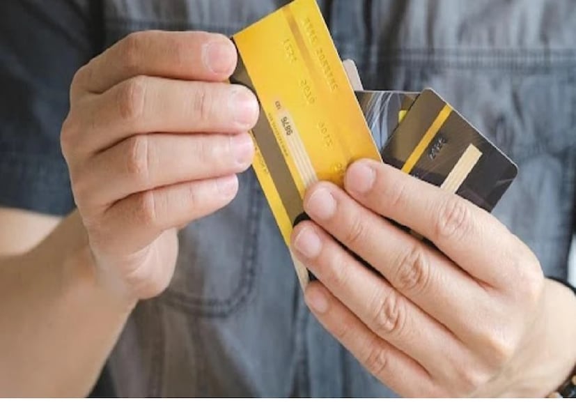 এতে কেবল লেট ফি এড়ানো যাবে না, বরং ক্রেডিট স্কোরও ভালো থাকবে। সময়মতো পেমেন্ট মানে ভবিষ্যতে ঋণ বা লোন নেওয়ার সময়ও সুবিধা।