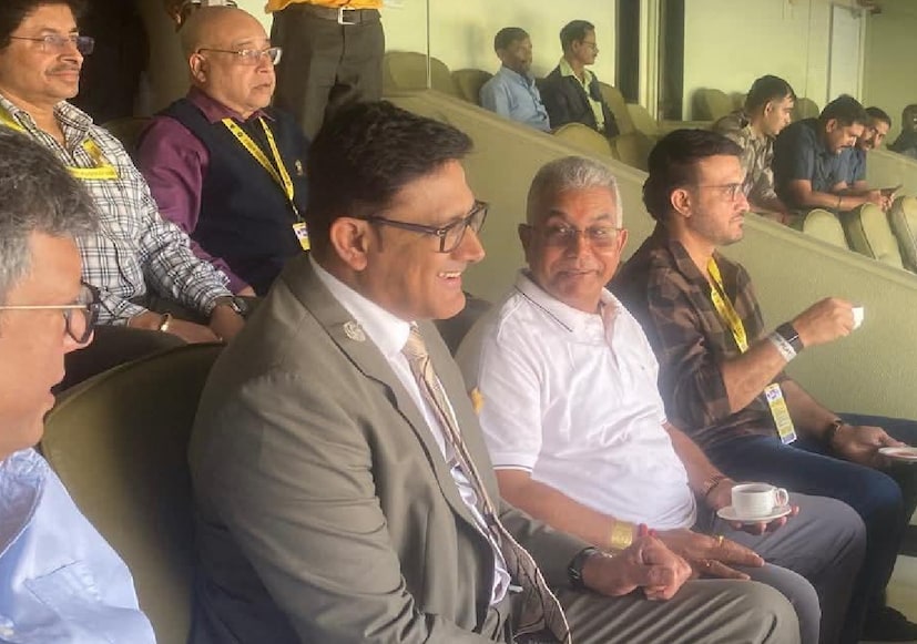 ভারত-দক্ষিণ আফ্রিকা ইডেন টেস্টে হাজির বিজেপি নেতা দিলীপ ঘোষ। খেলা দেখলেন, তার পর সৌরভ গঙ্গোপাধ্যায়ের সঙ্গে বেশ কিছুটা সময়ও কাটালেন। ভারত-দক্ষিণ আফ্রিকা ইডেন টেস্টে হাজির বিজেপি নেতা দিলীপ ঘোষ। খেলা দেখলেন, তার পর সৌরভ গঙ্গোপাধ্যায়ের সঙ্গে বেশ কিছুটা সময়ও কাটালেন।