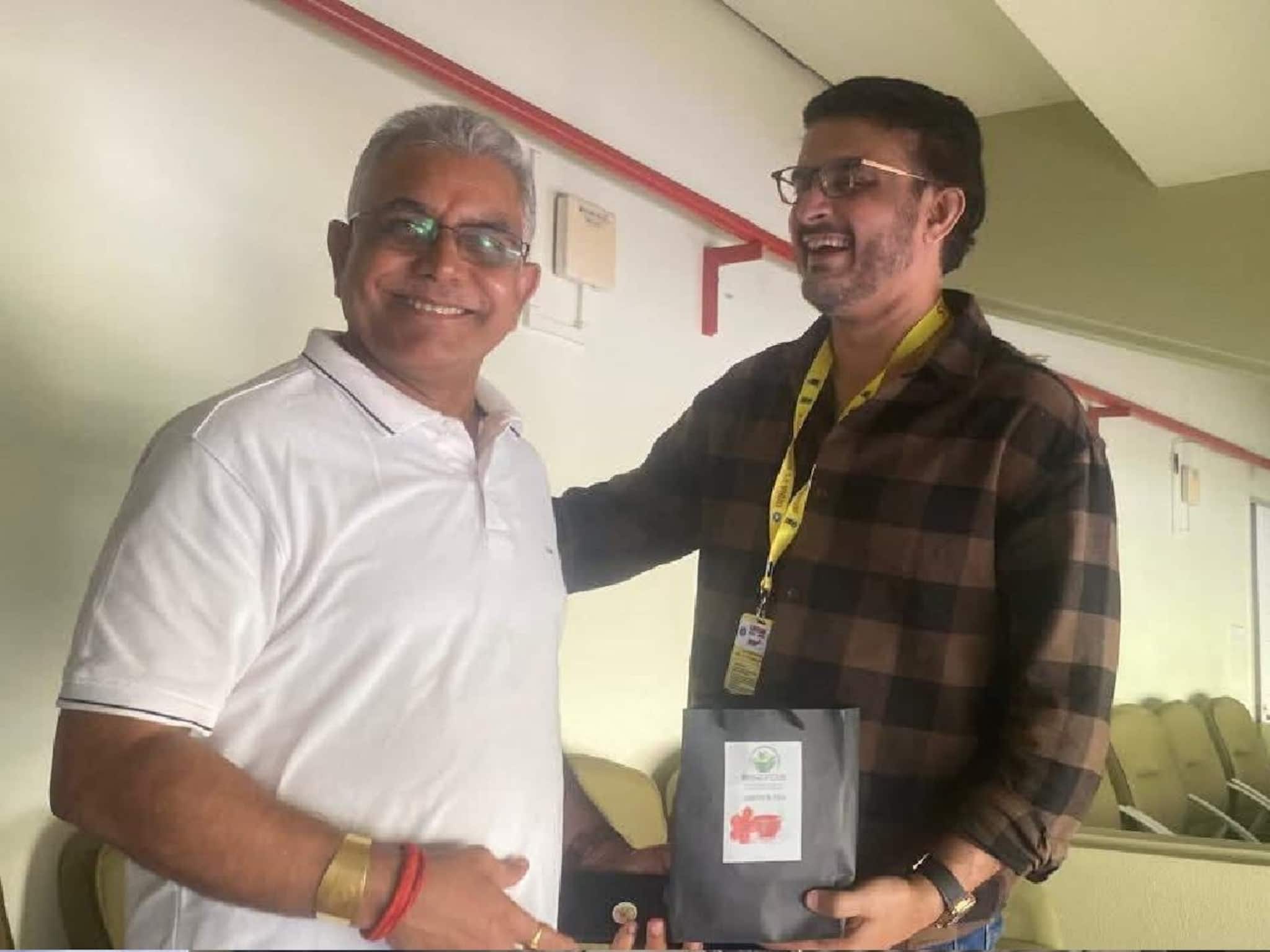 Sourav Ganguly : দিলীপ ঘোষের সঙ্গে দেখা সৌরভের! বিজেপি নেতা যে 'সারপ্রাইজ' পেলেন, ইডেনে ঢুকেই চমকে গেলেন একেবারে