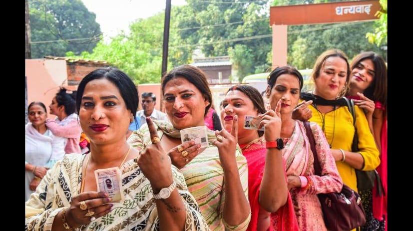 এখন প্রশ্ন হল, যে বিহারে বুথে না পৌঁছোনোই কার্যত রেওয়াজ, সেই রাজ্যে আচমকা এত ভোটারের উপস্থিতির নেপথ্যে কারণটা কী? কী ভাবে ভাঙল গত ৭৫ বছরের রেকর্ড? ভোট কুশলীদের ব্যাখ্যা বলছে এর পিছনে রয়েছে বেশ কিছু বড় কারণ।