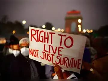 স্থায়ী সমাধান চেয়ে বিক্ষোভে বাসিন্দারাPicture Courtesy- AP স্থায়ী সমাধান চেয়ে বিক্ষোভে বাসিন্দারাPicture Courtesy- AP