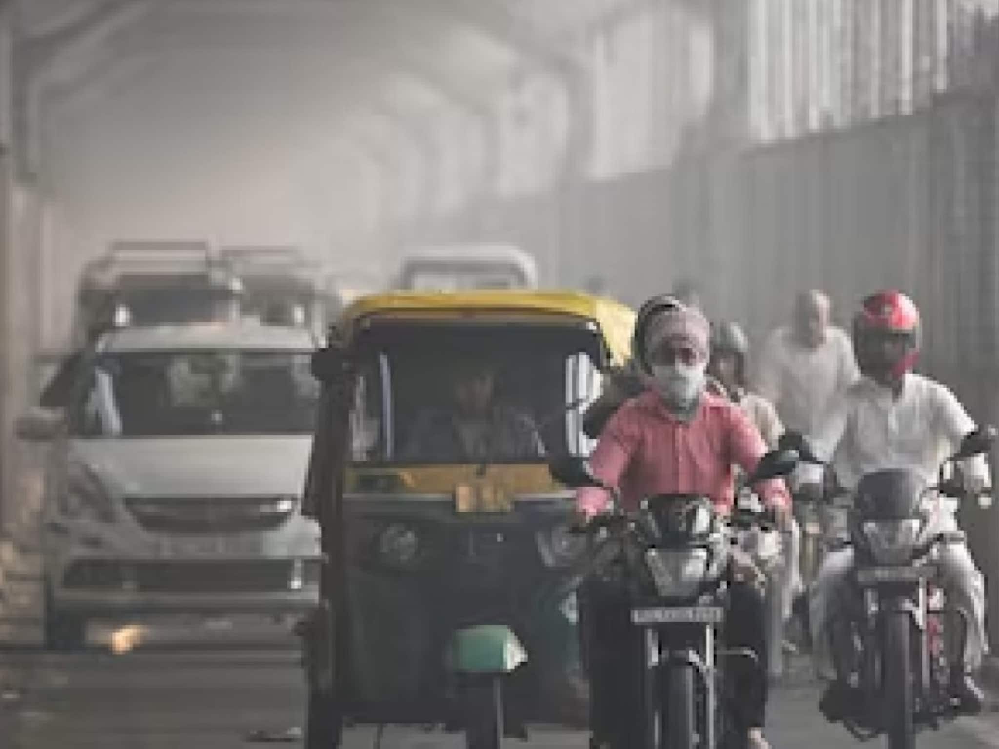 Delhi Pollution : অফিসে অর্ধেক কর্মী, করোনার পর আবার শুরু ওয়ার্ক ফ্রম হোম! দিল্লি নিঃশ্বাস নেওয়াই এখন সব থেকে কষ্টের কাজ!