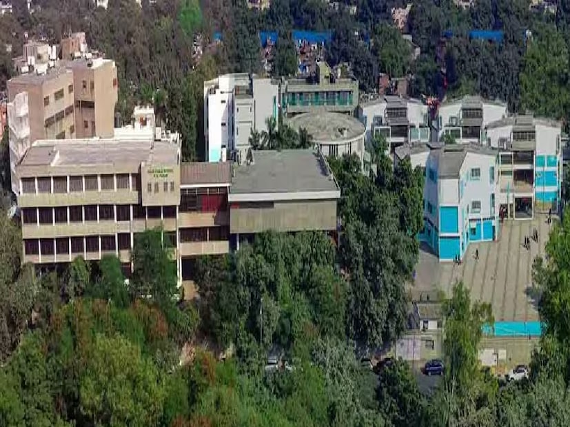 ডিপিএস আর.কে. পুরমে ক্লাস ১২-র ডে-স্কলারদের বার্ষিক ফি প্রায় ২ লক্ষ টাকা।নিচে এই স্কুলের কয়েকজন বিখ্যাত প্রাক্তনীর তালিকা দেওয়া হল—