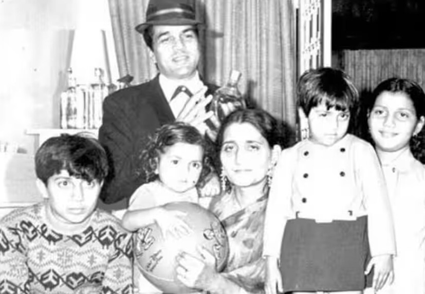 ধর্মেন্দ্র ও প্রকাশের চার সন্তান: দুই ছেলে, সানি দেওল এবং ববি দেওল এবং দুই মেয়ে, অজিতা এবং বিজেতা। সানি এবং ববি তাদের বাবার মতো বলিউড সুপারস্টার হয়ে উঠলেও, তাঁদের মেয়েরা ব্যক্তিগত জীবনযাপন বেছে নিয়েছিল। একজন মনোবিজ্ঞানী, অন্যজন পরিচালক।