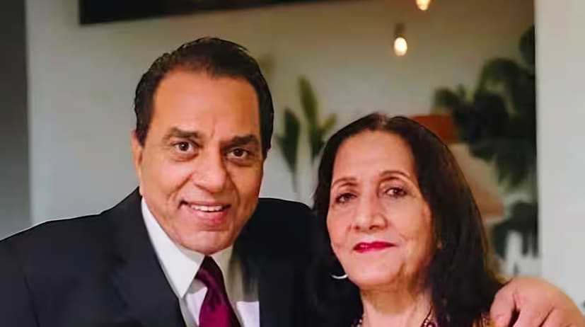 তবে, এই সমস্ত কিছুর মধ্যে, প্রকাশ কৌর কখনও প্রকাশ্যে কোনও নেতিবাচক বক্তব্য দেননি। স্টারডাস্টের সঙ্গে একটি পুরনো সাক্ষাৎকারে তিনি বলেছিলেন, 