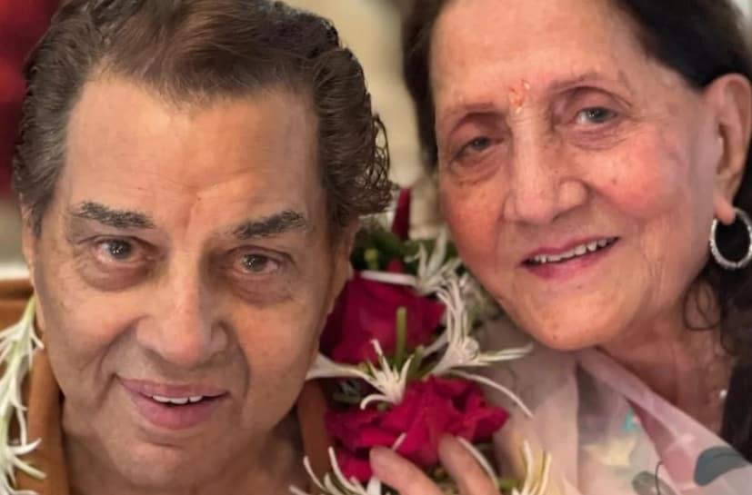 ধর্মেন্দ্রর বয়স তখন মাত্র ১৯ বছর। পঞ্জাবের ফাগওয়ারার এক জাট শিখ পরিবারে ছেলে ধর্মেন্দ্র সিং দেওল ফিল্মফেয়ার ট্যালেন্ট হান্ট জিতেছিলেন, কিন্তু ইতিমধ্যেই বিবাহিত ছিলেন। ১৯৫৪ সালে, তিনি প্রকাশ কৌরের সঙ্গে একটি বিবাহবন্ধনে আবদ্ধ হন। প্রকাশ কৌর ছিলেন সেই যুগের একজন মার্জিত পঞ্জাবি। সরলতা, মর্যাদা এবং ধৈর্য ছিল তাঁর বৈশিষ্ট্য। ধর্মেন্দ্র নিজেই বলেছিলেন, 